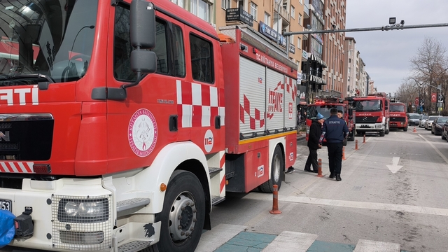 Kütahya'da mağazada çıkan yangına müdahale edildi