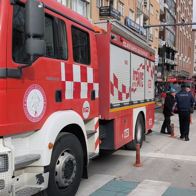 Kütahya'da mağazada çıkan yangına müdahale edildi