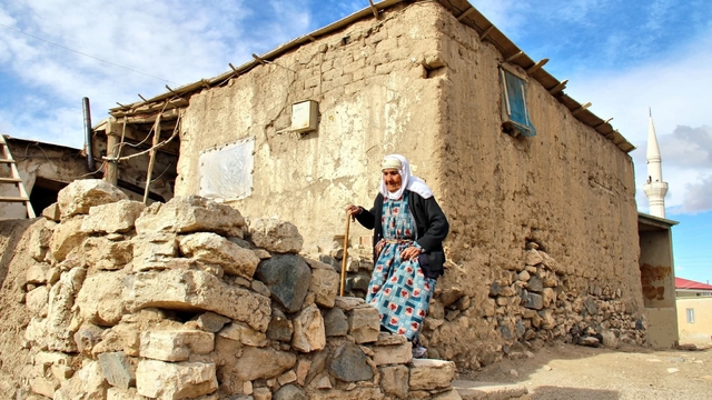 Kahramanmaraş'ta yıllara meydan okuyan evler görüntülendi
Depremde yıkılmayan eski tarihi evler fotoğrafçıların ilgi odağı oldu