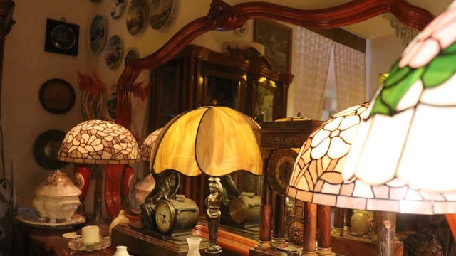 Bu kafenin kapısından giren geçmişe gidiyor
Asırlık antikalar günümüz kahve molasına eşlik ediyor