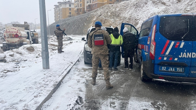 Gölbaşı'nda jandarma vatandaşın güvenliği için nöbette