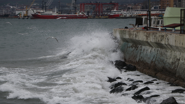 Tekirdağ'da deniz ulaşımına lodos engeli