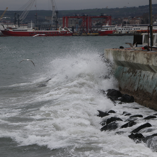 Tekirdağ'da deniz ulaşımına lodos engeli