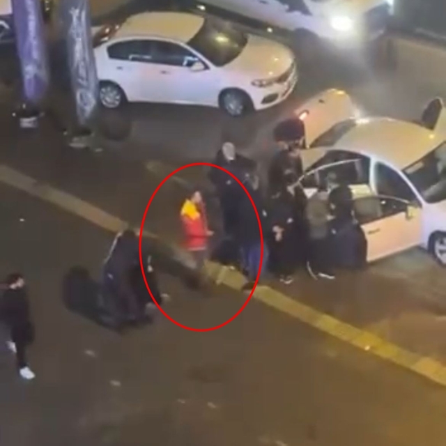 Polis, el bombası ele geçirilen araçtaki şüphelileri akaryakıt istasyonu ça...