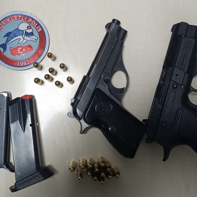 Yunus polisleri ruhsatsız silah ele geçirdi