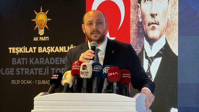 AK Parti'li Büyükgümüş: Özgür Özel bir gün davanın savcısı, bir gün avukatı oluyor