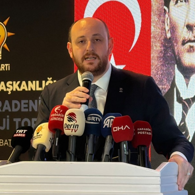 AK Parti'li Büyükgümüş: Özgür Özel bir gün davanın savcısı, bir gün avukatı...
