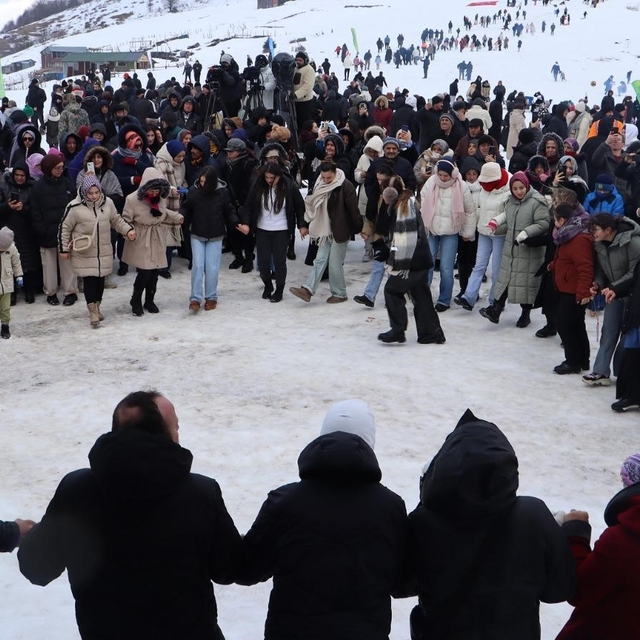 Ordu'da bin 700 rakımlı yaylada renkli kar festivali
Büyükşehir Belediye Ba...