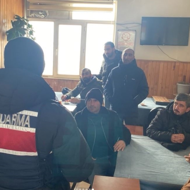 Jandarmadan "Kapı Kapı Jandarma" Projesi Kapsamında Siber Farkındalık eğiti...