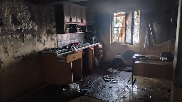 Camide çıkan yangın hasara neden oldu