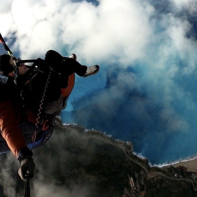 Yamaç paraşütü sırasında Ölüdeniz'de oluşan renk geçişleri görüntülendi