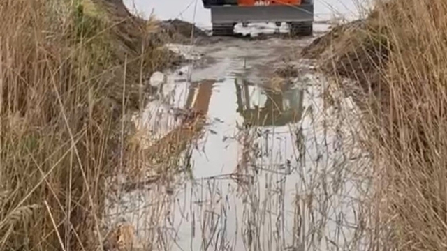 Başkan Akın'ın talimatıyla dere yataklarına hızlı müdahale
BASKİ taşkın riskine karşı 7/24 sahada