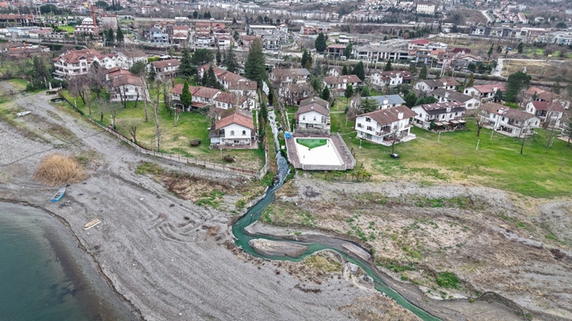 Hem elektrik üretecek hem Sapanca Gölü'nü besleyecek
Dağlardan gelen su önce enerjiye sonra Sapanca Gölü'ne dönüşüyor