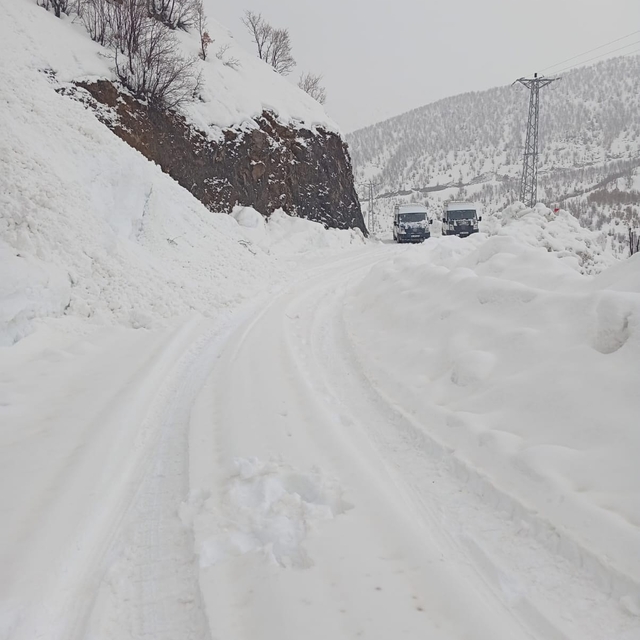 Şirvan'da yolda kalan araçlar kurtarıldı