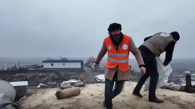 Siverek'te mağdur aileye hayırseverlerden destek