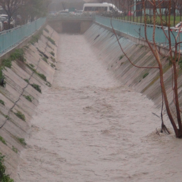 Manisa'da sağanak yağış etkili oluyor
