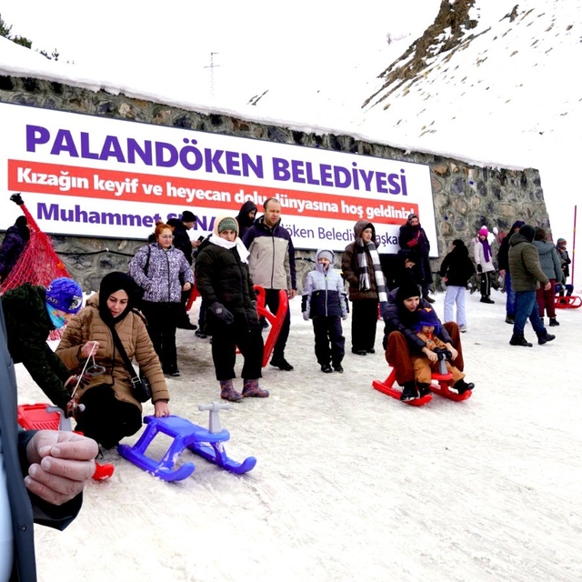 Palandöken Belediyesi'nden renk katan kızak keyfi
Palandöken Belediyesi, ge...