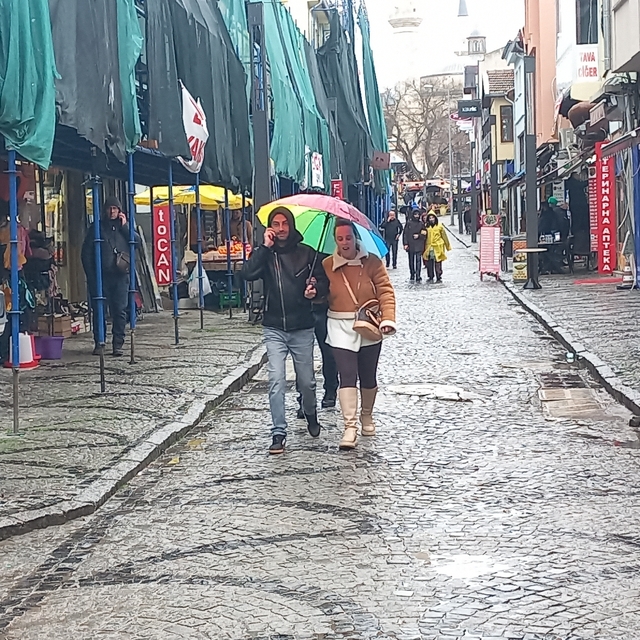 Edirne'de beklenen yağış başladı