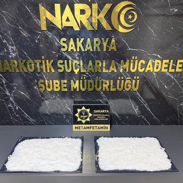 Kuzey Marmara Otoyolu'nda durdurulan panelvanda 2 kilogram uyuşturucu ele g...
