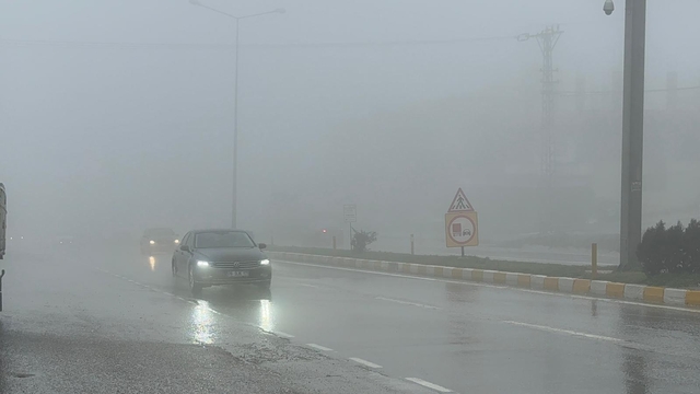 Belen ilçesinde sis etkili oldu