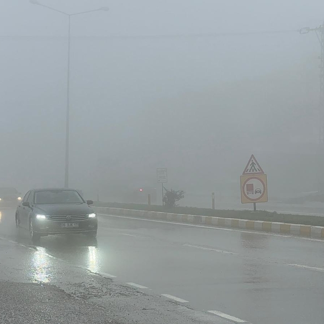 Belen ilçesinde sis etkili oldu