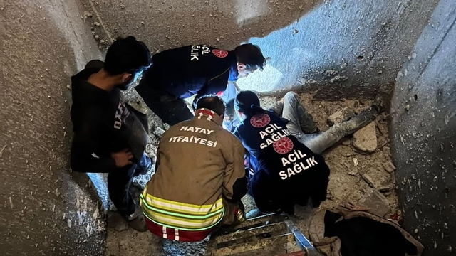 Antakya ilçesinde inşaat şantiyesindeki çukura düşen işçi yaralandı