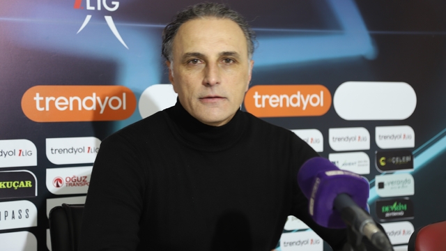 Bandırmaspor-Van Spor FK maçının ardından
Mustafa Gürsel: "Zor maçı mücadeleyle aldık"
Osman Zeki Korkmaz: "Futbolu temizlemek zorundayız"