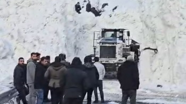 Hakkâri-Van ve Şırnak yolunda çığ alarmı