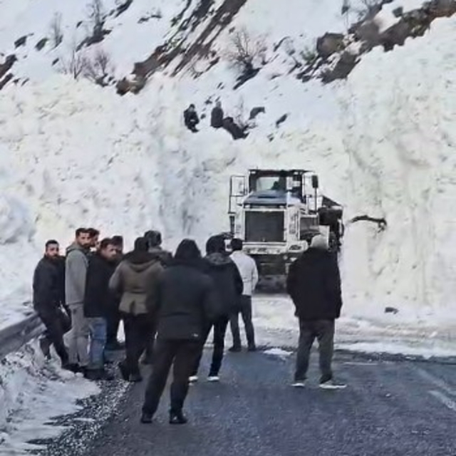 Hakkâri-Van ve Şırnak yolunda çığ alarmı