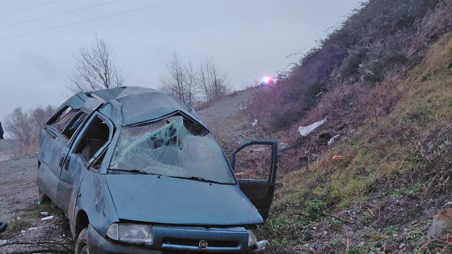Samsun'da devrilen otomobildeki 2 kişi yaralandı