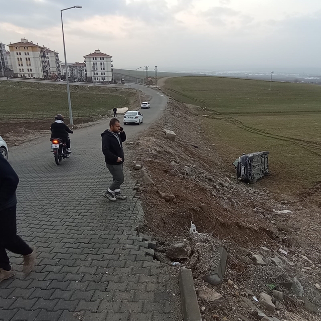 Batman'da otomobil şarampole yuvarlandı: 1 yaralı
