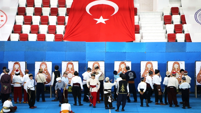 Geleneksel Türk Okçuluğu Minikler ve Yıldızlar Salon Puta Türkiye Şampiyonası Kütahya'da yapıldı