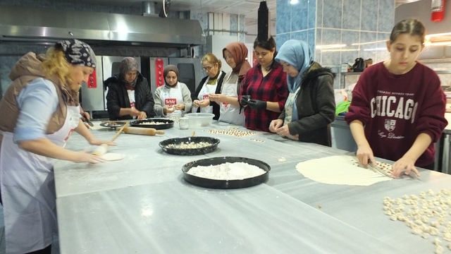 Burhaniye'de Çölyaklılar Mantı Gününde buluştu