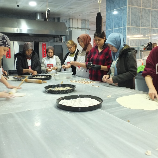 Burhaniye'de Çölyaklılar Mantı Gününde buluştu