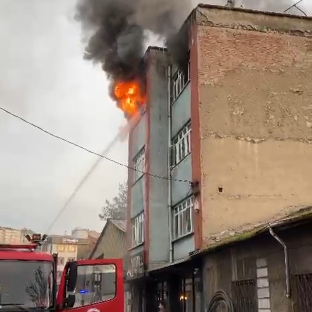 6 kişinin yaşadığı daire alevlere teslim oldu