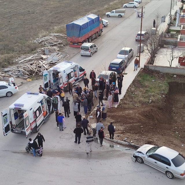 Çorum'da otomobil ile çarpışan ATV'deki baba ve kızı yaralandı