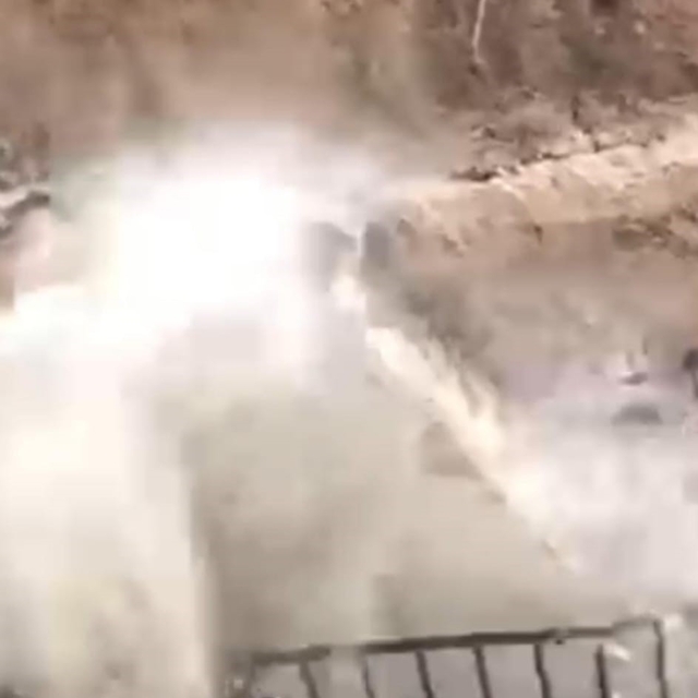 Şanlıurfa'da istinat duvarı çöktü: Binada mahsur kalanlar kurtarıldı