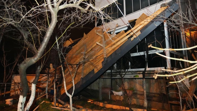 Tekirdağ'da fırtına; çatılar uçtu, ağaçlar devrildi