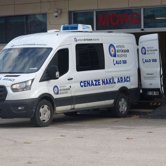 Antalya'da yolcu otobüsü devrildi; 9 ölü, 25 yaralı (9)