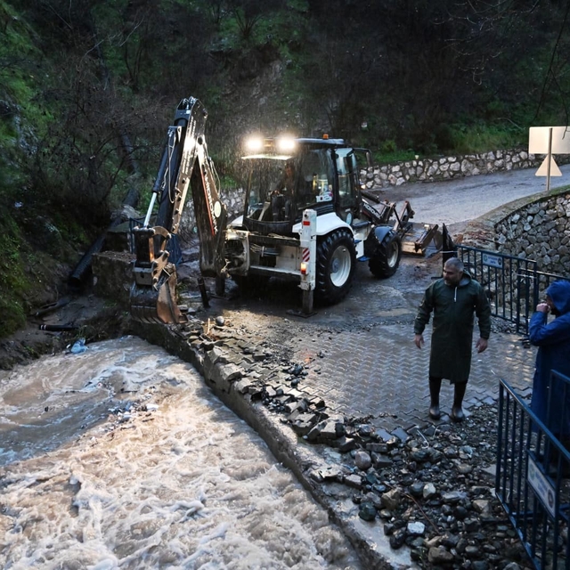 Manisa'da muhtemel taşkınlara karşı ekipler seferber oldu