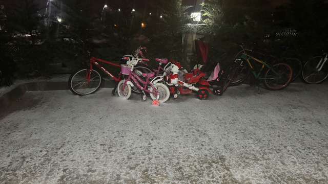 Uşak'ta dolu etkili oldu