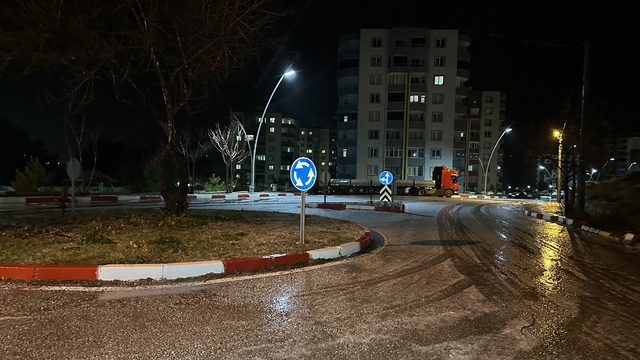 Uşak'ta sağanak yağış sonrası dolu etkili oldu
