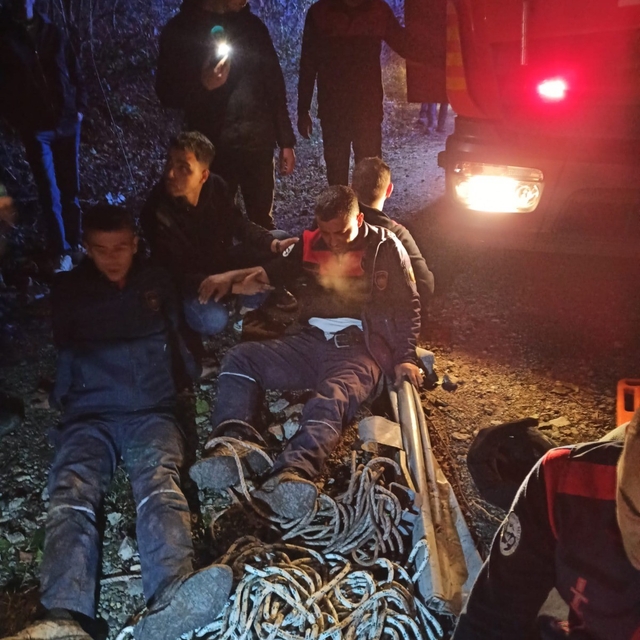 Dereye uçan operatörü kurtaran 4 itfaiye personeli, oksijen zehirlenmesi ya...