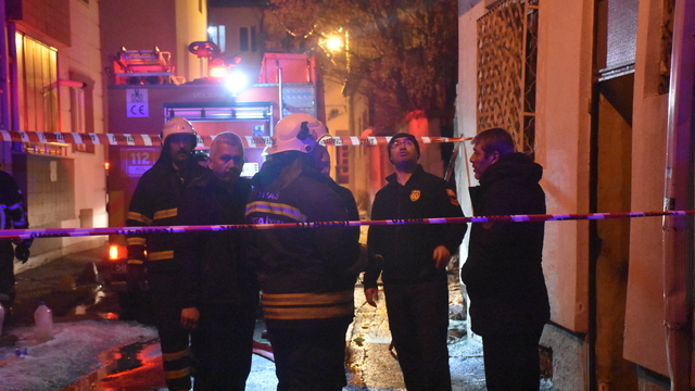 Kedilerin beslendiği evde yangın; 26 kedi öldü