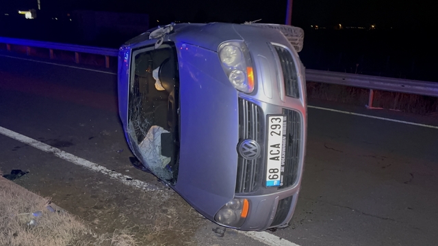 Aksaray'da otomobil devrildi: 2 yaralı