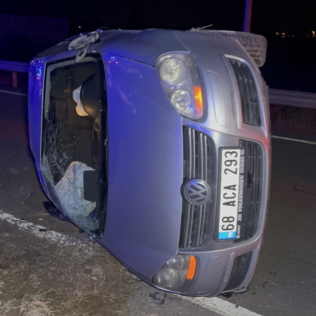 Aksaray'da otomobil devrildi: 2 yaralı