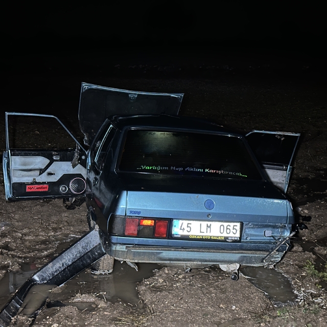 Uşak'ta iki otomobil çarpıştı: 5 yaralı