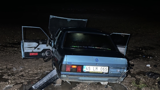 Uşak'ta iki otomobil çarpıştı: 5 yaralı