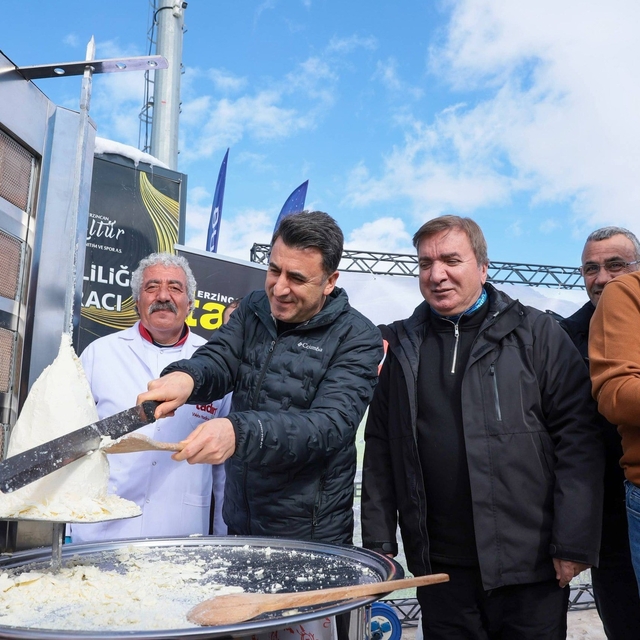 Valiler Ergan Dağı'nda et döner yerine tulum peyniri döneri kesti