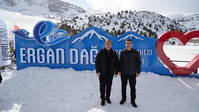 Tunceli ve Erzincan turizmine milat olacak yol için iki vali el sıkıştı